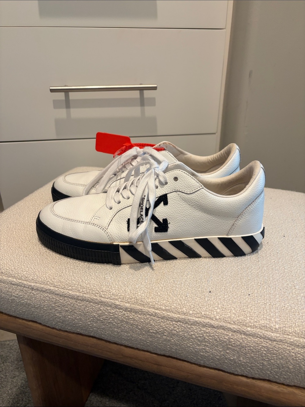 💯 Authentic Off-White White Sneakers with Black Arrow & Striped Sole (Mens)